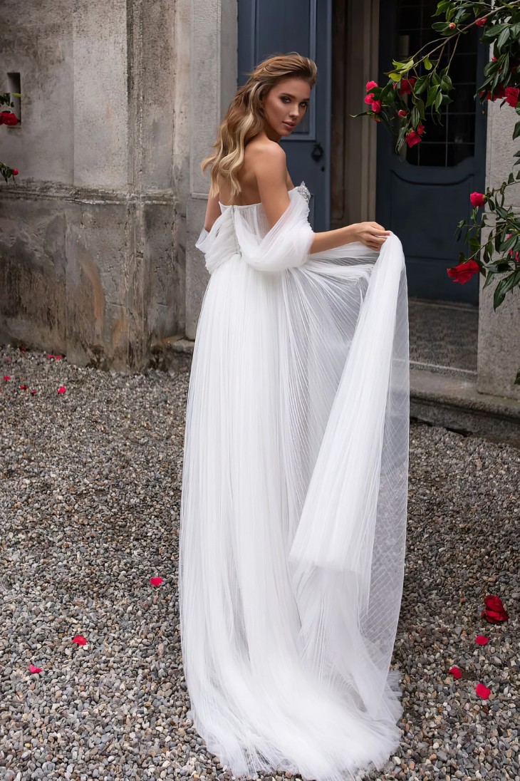 Robe de Mariée Princesse Blanche Décolleté – Délia